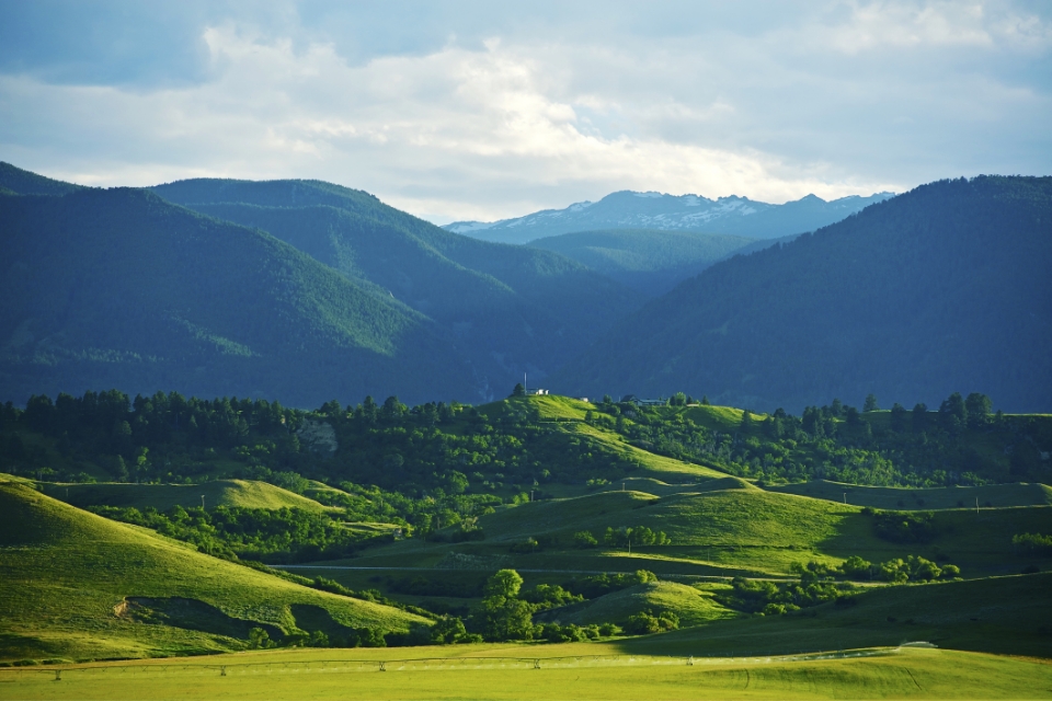 Image of Montana mountains and countryside